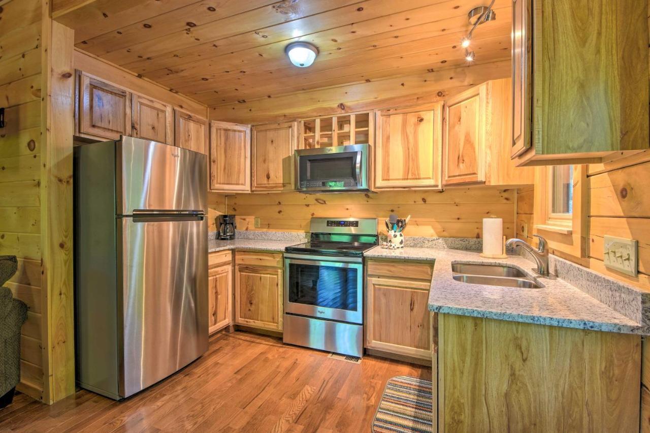 Murphy Cabin With Spacious Deck And Forest Views! Exteriör bild