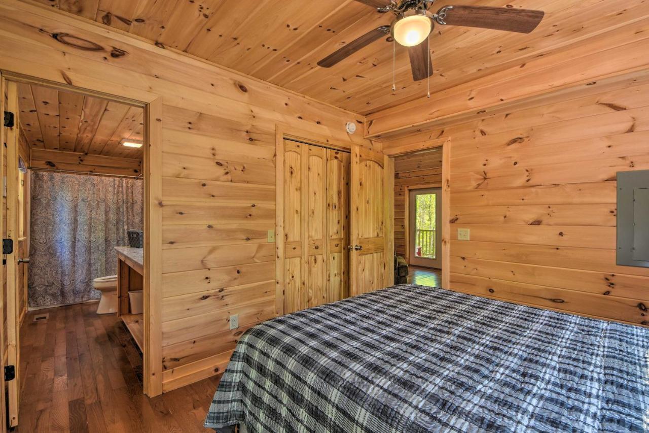 Murphy Cabin With Spacious Deck And Forest Views! Exteriör bild