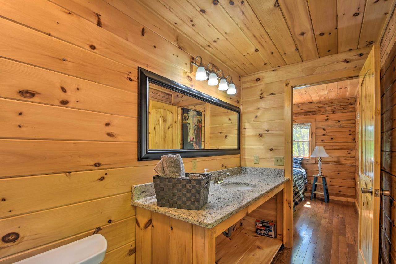 Murphy Cabin With Spacious Deck And Forest Views! Exteriör bild