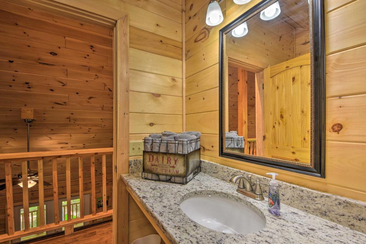 Murphy Cabin With Spacious Deck And Forest Views! Exteriör bild